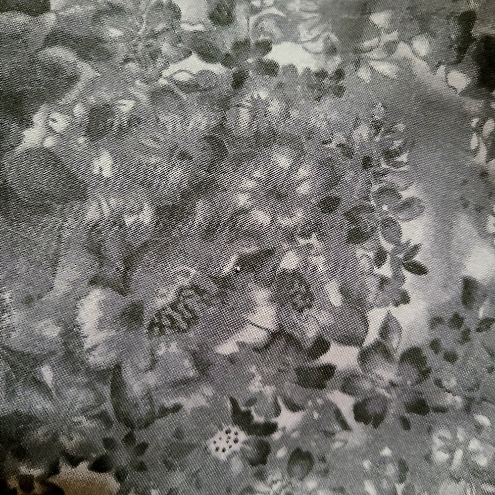 Beautiful Black & Greys Florals Crafting Quilting Sewing Cotton Fabric 3 Yards
